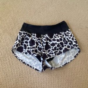 Outdoor Voices Snow Leopard Hudson 2.5 Short